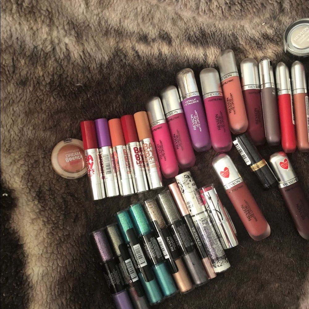 Big makeup Bundle - Picture 2 of 4